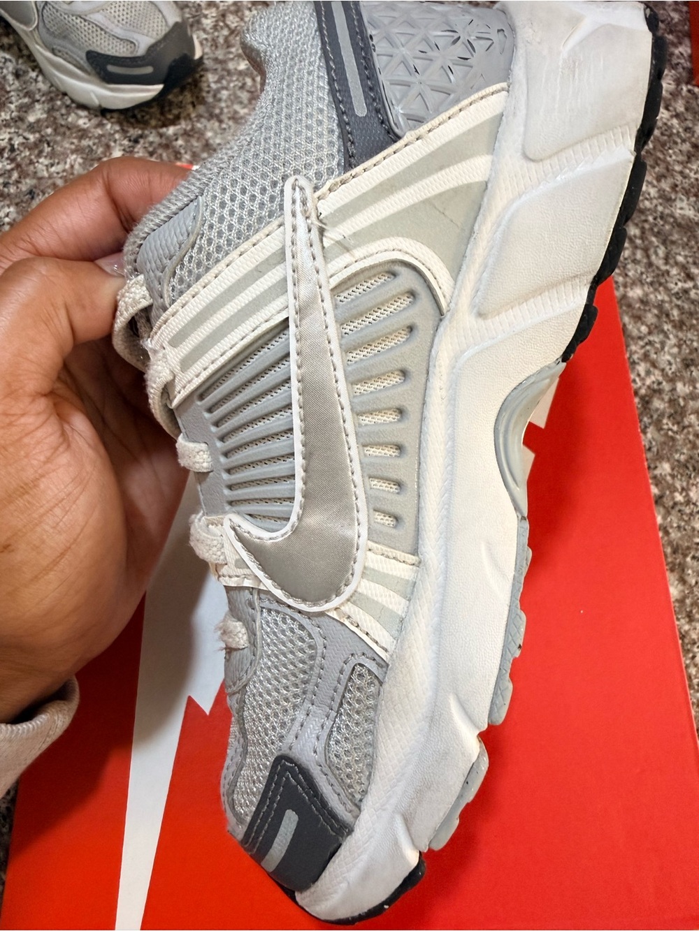 Nike Kids Iron Grey/Chrome Vomero 5 (PS) - Picture 10 of 13